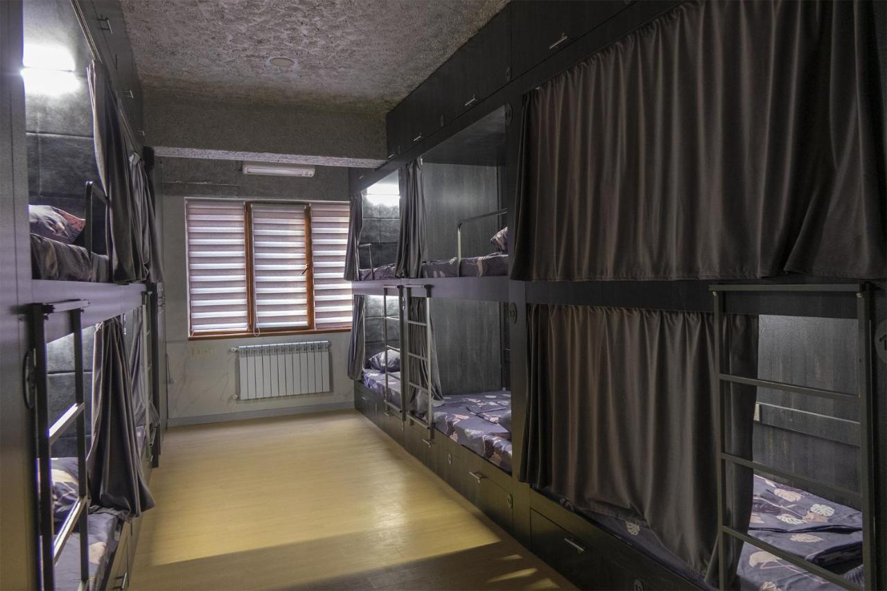 Midcity Hostel Erevan Esterno foto